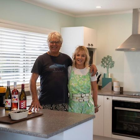 Beach Front Wine Makers Cottage Te Awanga Экстерьер фото