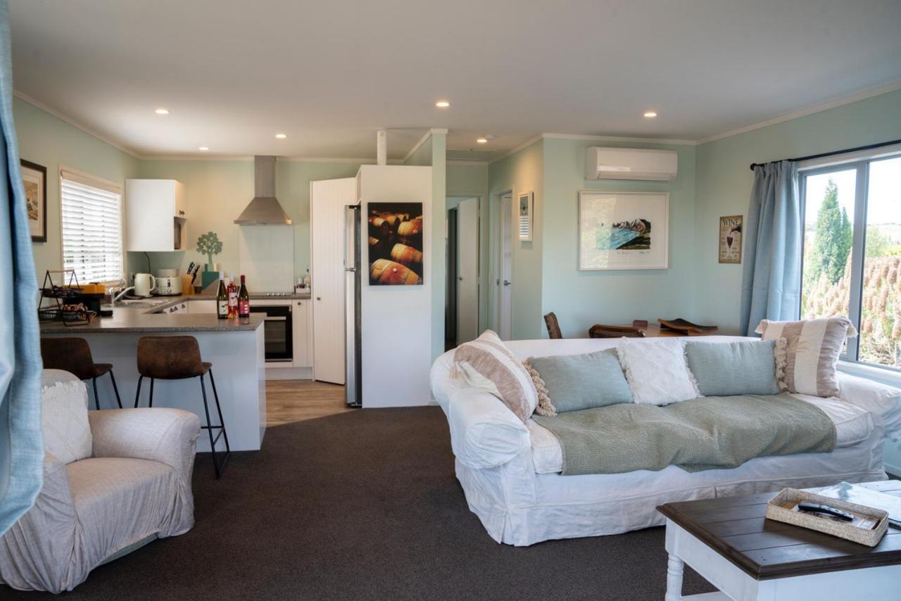 Beach Front Wine Makers Cottage Te Awanga Экстерьер фото